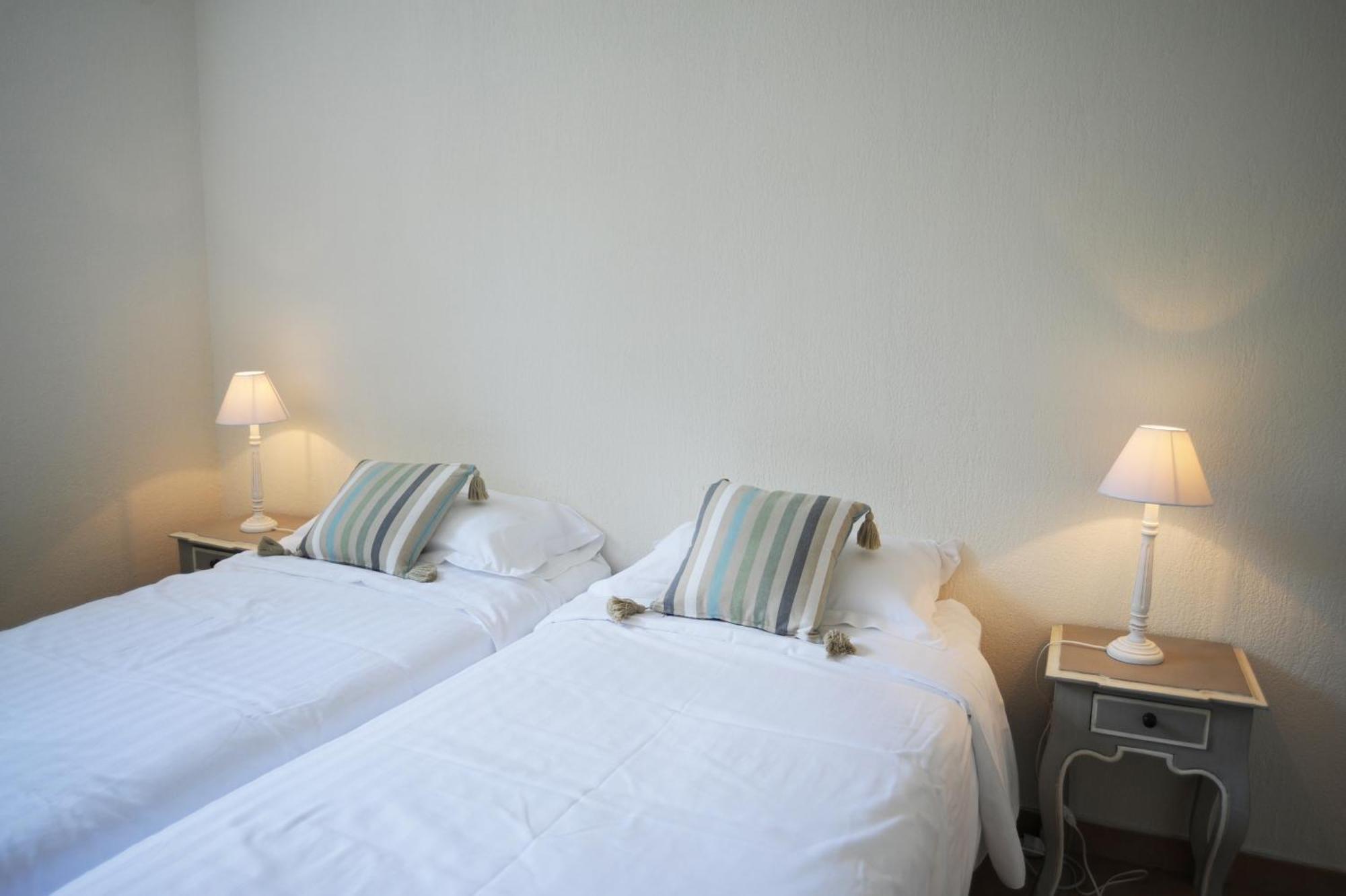 Les Villas Du Domaine De Suzel 维涅吕 外观 照片